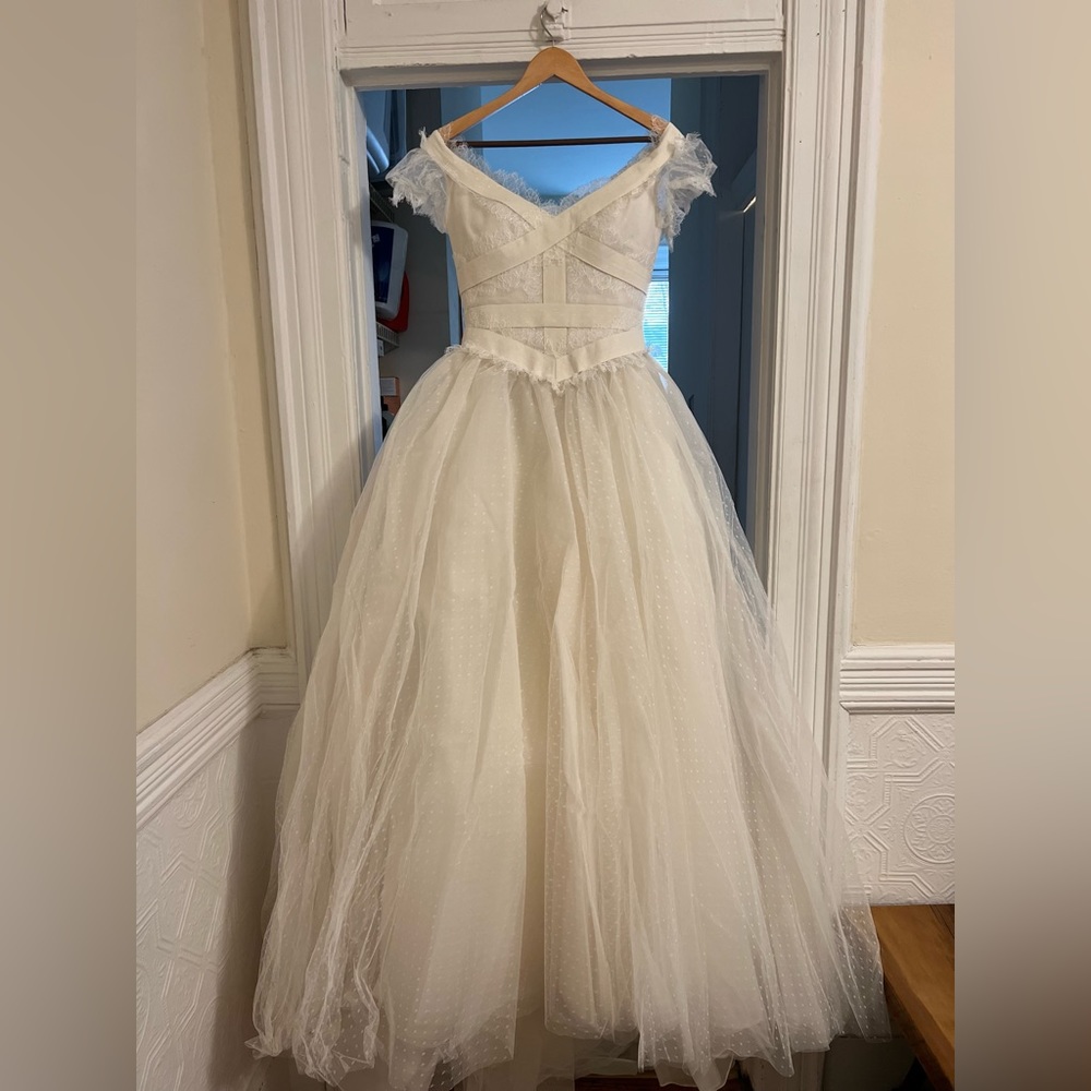 Designer wedding dress. Elie Saab, Size 38.